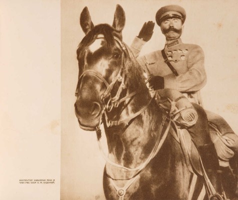 [Художник альбома Эль Лисицкий]. Рабоче-крестьянская Красная армия / Отв. ред. Ф.Е. Родионов. М.: Изогиз, 1934.